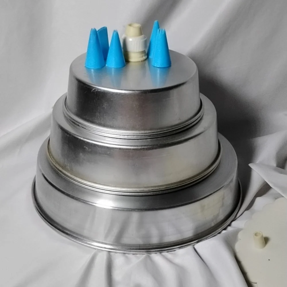 Vtg. 1974 Wilton Mini-Tier Cake Decorating Set